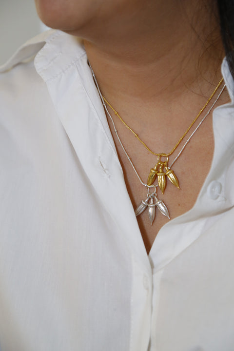 3 okras pendant